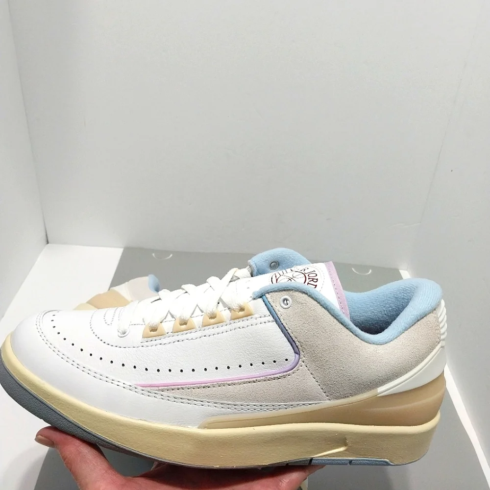 Jordan Retro 2 Low 